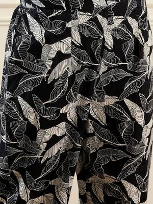 Women Floral Printed Regular Pure Cotton Kurta with Trousers 4