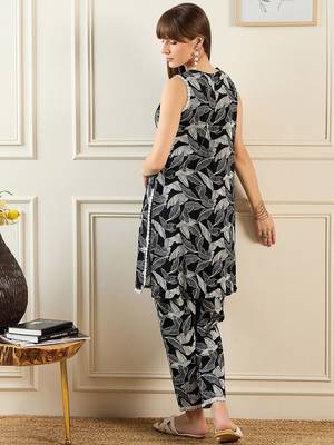 Women Floral Printed Regular Pure Cotton Kurta with Trousers 6