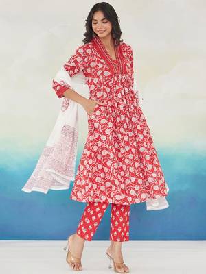 Women Floral Printed Pleated Beads and Stones Pure Cotton Kurta with Trousers & With Dupatta 4