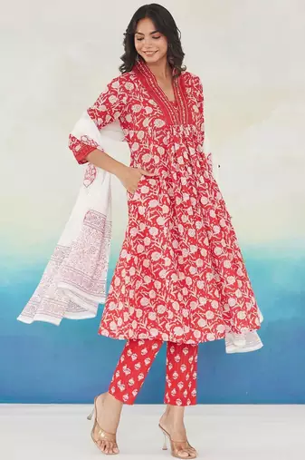 Women Floral Printed Pleated Beads and Stones Pure Cotton Kurta with Trousers & With Dupatta