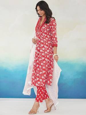 Women Floral Printed Pleated Beads and Stones Pure Cotton Kurta with Trousers & With Dupatta 5
