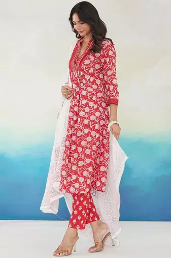Women Floral Printed Pleated Beads and Stones Pure Cotton Kurta with Trousers & With Dupatta