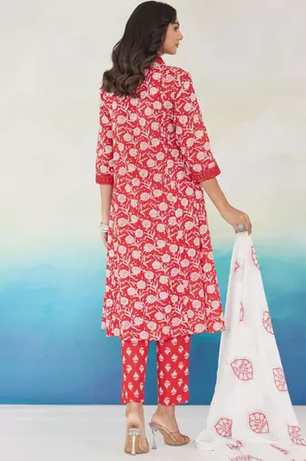 Women Floral Printed Pleated Beads and Stones Pure Cotton Kurta with Trousers & With Dupatta