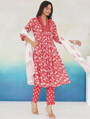 Women Floral Printed Pleated Beads and Stones Pure Cotton Kurta with Trousers & With Dupatta 7