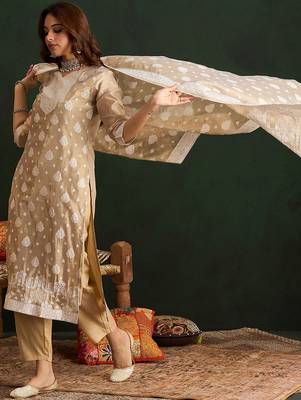 Women Regular Kurta with Trousers & With Dupatta 5
