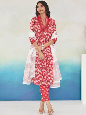 Floral Printed Pleated Beads and Stones Pure Cotton Kurta With Trousers & Dupatta 1