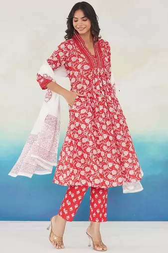 Floral Printed Pleated Beads and Stones Pure Cotton Kurta With Trousers & Dupatta