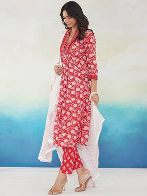 Floral Printed Pleated Beads and Stones Pure Cotton Kurta With Trousers & Dupatta 5