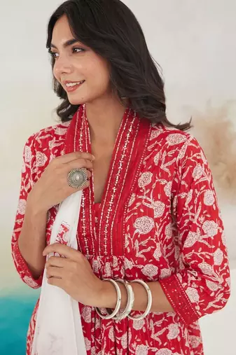 Floral Printed Pleated Beads and Stones Pure Cotton Kurta With Trousers & Dupatta
