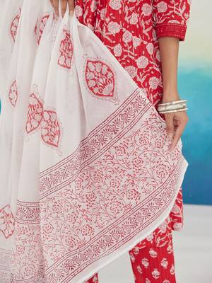 Floral Printed Pleated Beads and Stones Pure Cotton Kurta With Trousers & Dupatta 7