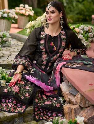 Women Floral Embroidered Regular Thread Work Kurta with Trousers & With Dupatta 2