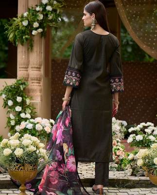 Women Floral Embroidered Regular Thread Work Kurta with Trousers & With Dupatta 4