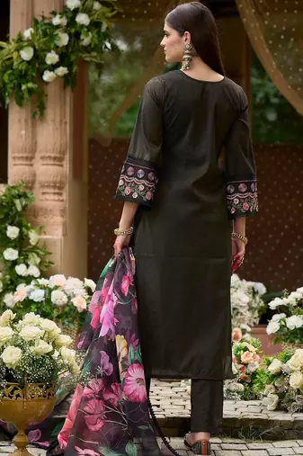 Women Floral Embroidered Regular Thread Work Kurta with Trousers & With Dupatta