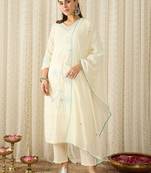 Floral Embroidered Thread Work Pure Cotton Kurta with Trousers & Dupatta