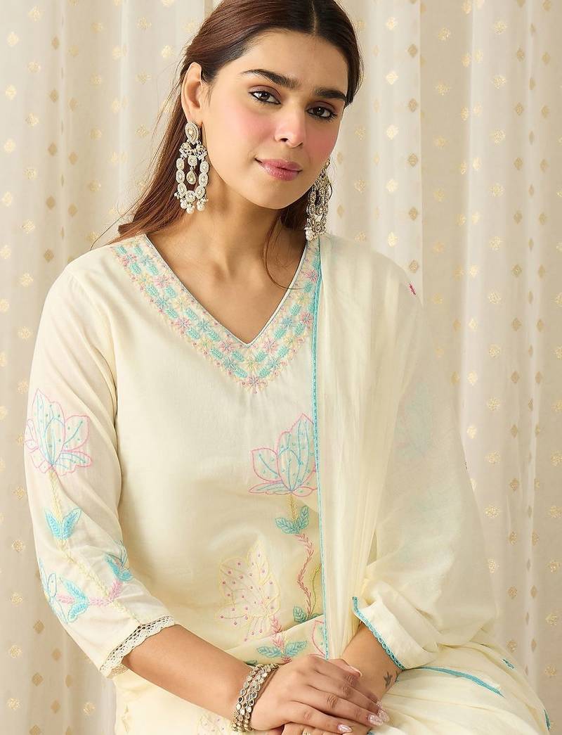 Floral Embroidered Thread Work Pure Cotton Kurta with Trousers & Dupatta