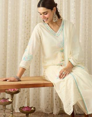 Floral Embroidered Thread Work Pure Cotton Kurta with Trousers & Dupatta 6
