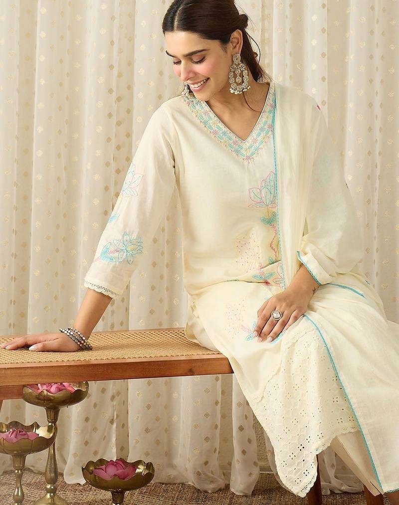 Floral Embroidered Thread Work Pure Cotton Kurta with Trousers & Dupatta