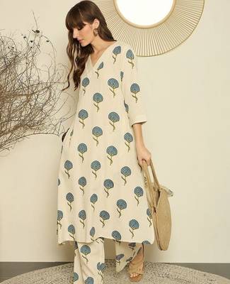 Women Floral Printed Regular Kurta with Trousers 3
