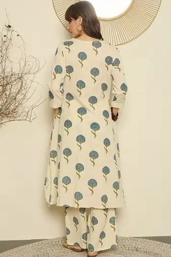 Women Floral Printed Regular Kurta with Trousers