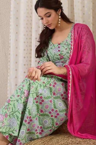Women Floral Printed Panelled Pure Cotton Kurta with Trousers & With Dupatta