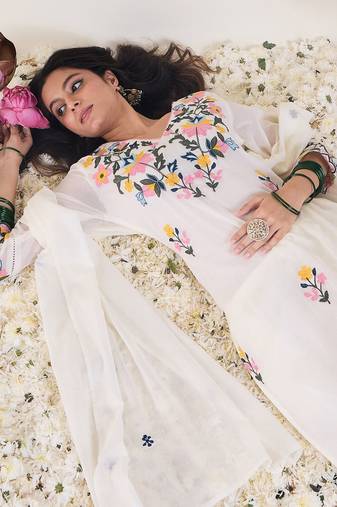 Floral Embroidered V-Neck Thread Work Pure Cotton Kurta & Trousers With Dupatta