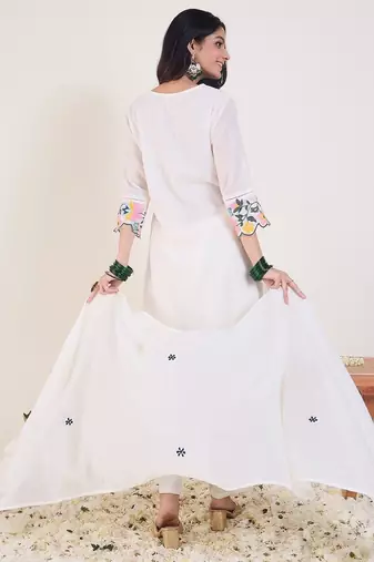 Floral Embroidered V-Neck Thread Work Pure Cotton Kurta & Trousers With Dupatta