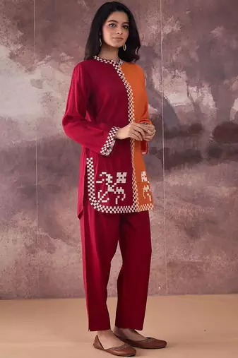 Geometric Thread Work Round Neck Straight Kurta With Trouser