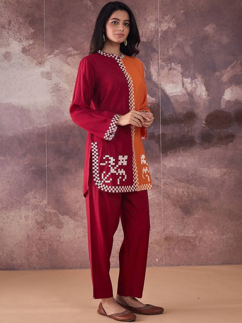 Geometric Thread Work Round Neck Straight Kurta With Trouser