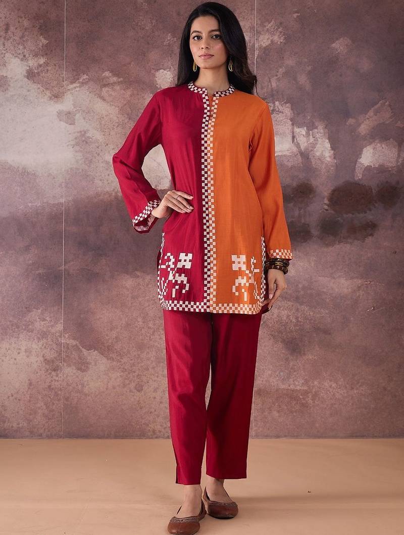 Geometric Thread Work Round Neck Straight Kurta With Trouser