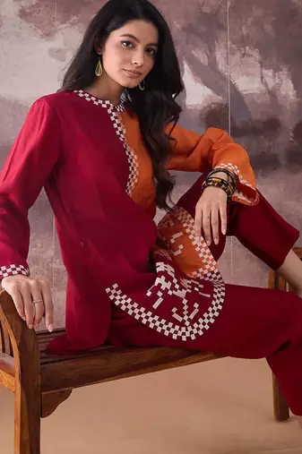 Geometric Thread Work Round Neck Straight Kurta With Trouser