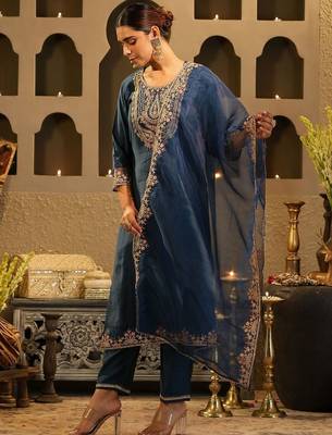 Women Ethnic Motifs Embroidered Kurta with Trousers & Dupatta 1