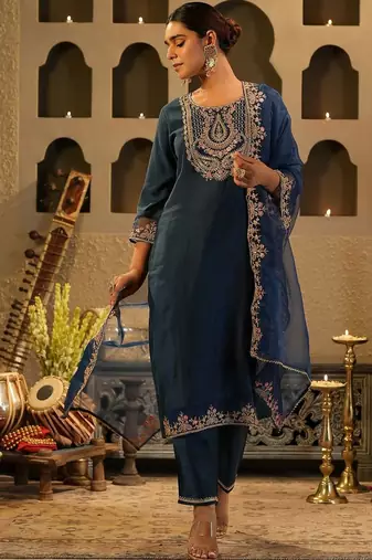 Women Ethnic Motifs Embroidered Kurta with Trousers & Dupatta