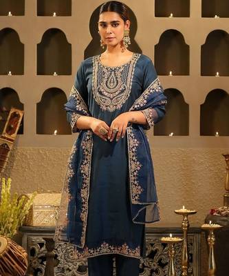 Women Ethnic Motifs Embroidered Kurta with Trousers & Dupatta 5