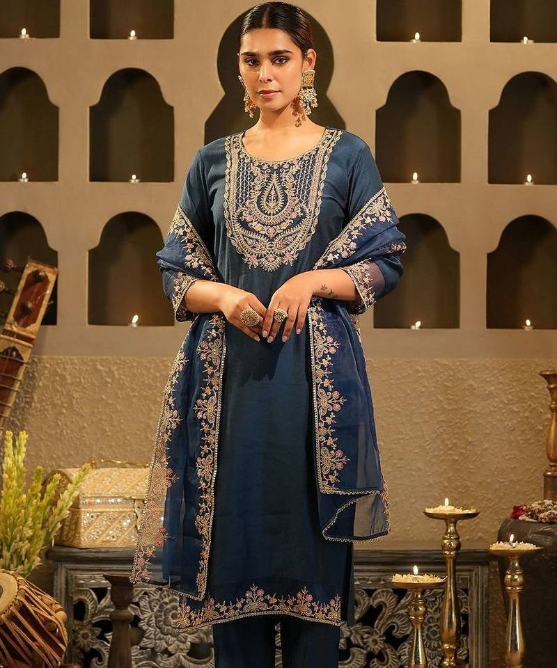 Women Ethnic Motifs Embroidered Kurta with Trousers & Dupatta