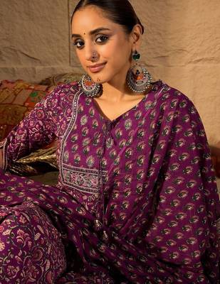 Floral Printed Kurta With Trouser & With Dupatta 2