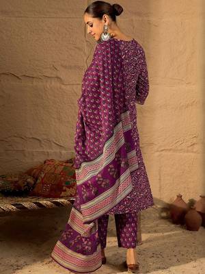 Floral Printed Kurta With Trouser & With Dupatta 4