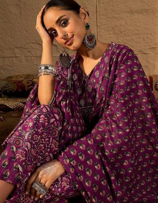 Floral Printed Kurta With Trouser & With Dupatta 5