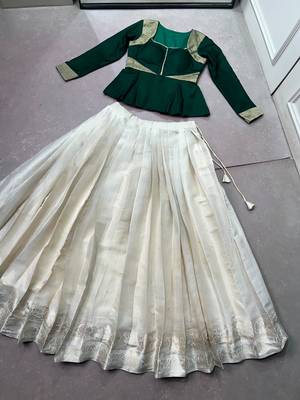 Women's Kanchipuram Zari Woven free size Lehenga and Satin silk blend Top Set 5