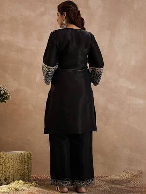 Floral Embroidered V-Neck Thread Work Straight Kurta & Palazzos 4