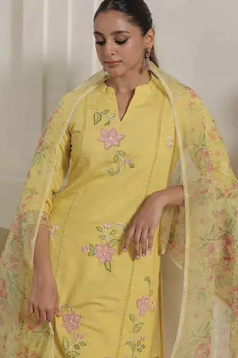 Women Floral Printed Kurta with Trouser & Dupatta