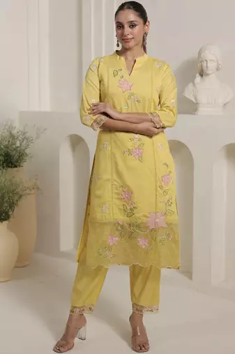 Women Floral Printed Kurta with Trouser & Dupatta