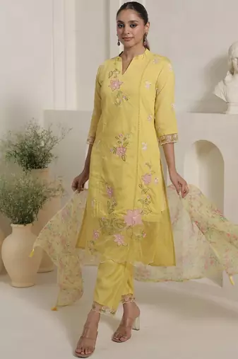 Women Floral Printed Kurta with Trouser & Dupatta