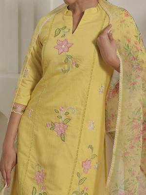 Women Floral Printed Kurta with Trouser & Dupatta 6