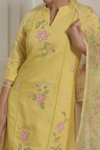 Women Floral Printed Kurta with Trouser & Dupatta