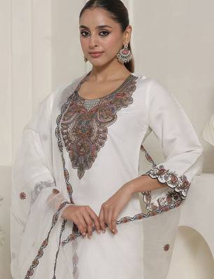 Women Ethnic Motifs Embroidered Kurta with Trousers & Dupatta 1