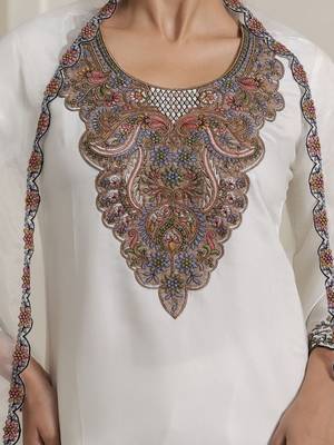 Women Ethnic Motifs Embroidered Kurta with Trousers & Dupatta 3