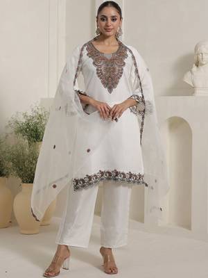 Women Ethnic Motifs Embroidered Kurta with Trousers & Dupatta 4
