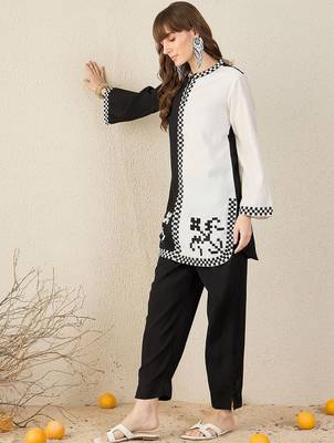 Women Checked Embroidered Kurta with Trousers 3