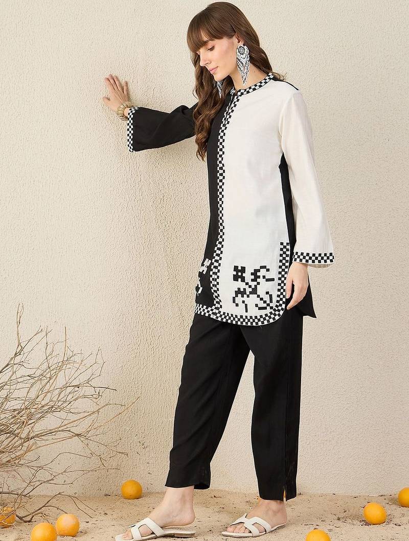 Women Checked Embroidered Kurta with Trousers