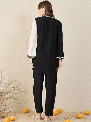 Women Checked Embroidered Kurta with Trousers 4